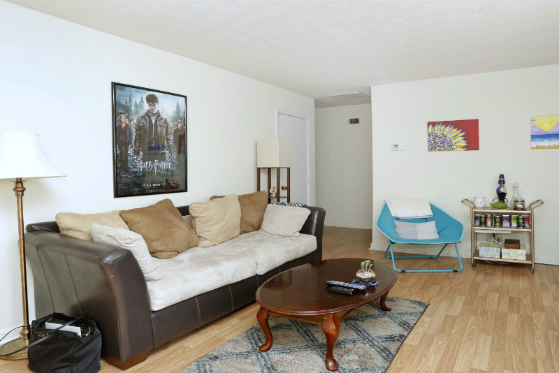 1348 Royalty Court photo 3