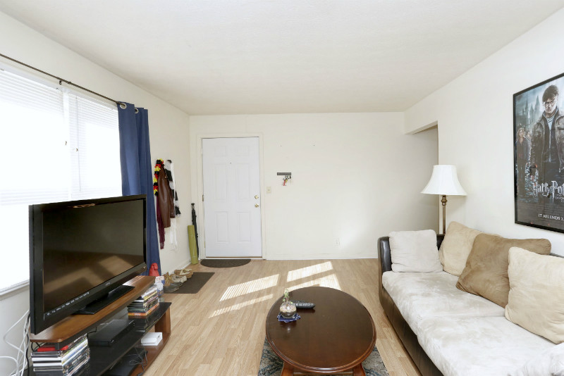 1348 Royalty Court photo 5