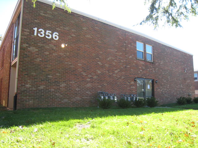 1356 Royalty Court photo 2