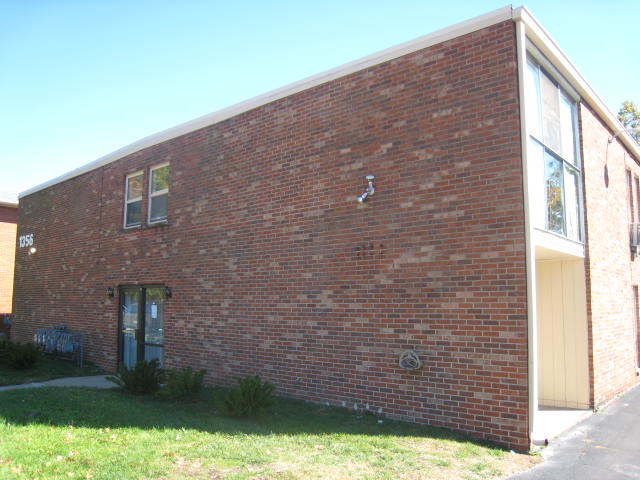 1356 Royalty Court photo 3