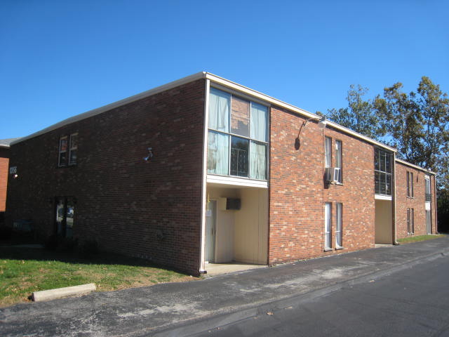 1356 Royalty Court photo 4
